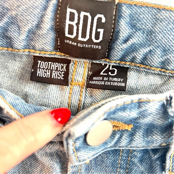 BDG Toothpick High Rise Slightly Distressed Straight Leg Jean Medium Wash 25 - Picture 8 of 14